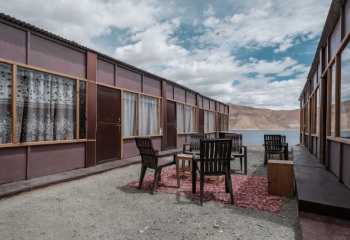 star gazing room in pangong lake